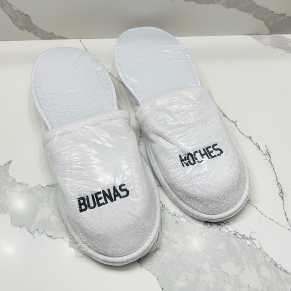 Hard Rock Hotel Shoes - 2 ct. Hard Rock Hotel Buenas Noches White Close Toed Hotel Slippers